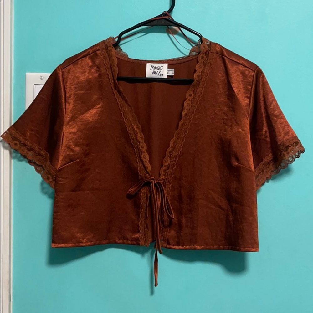 PRINCESS POLLY tie front crop top